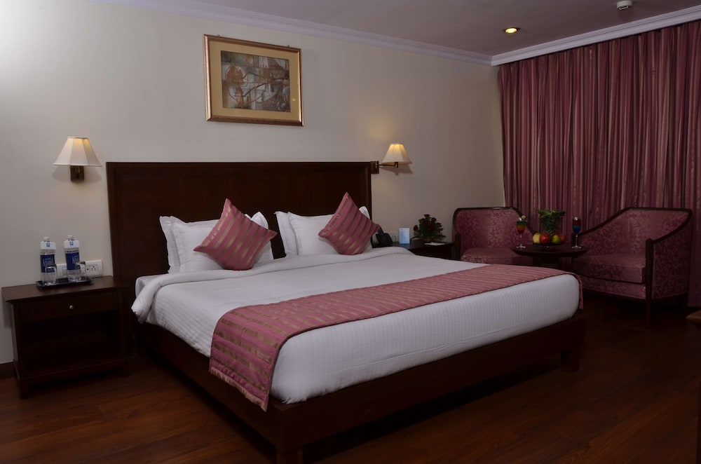 Le Lac Sarovar Portico 22/56