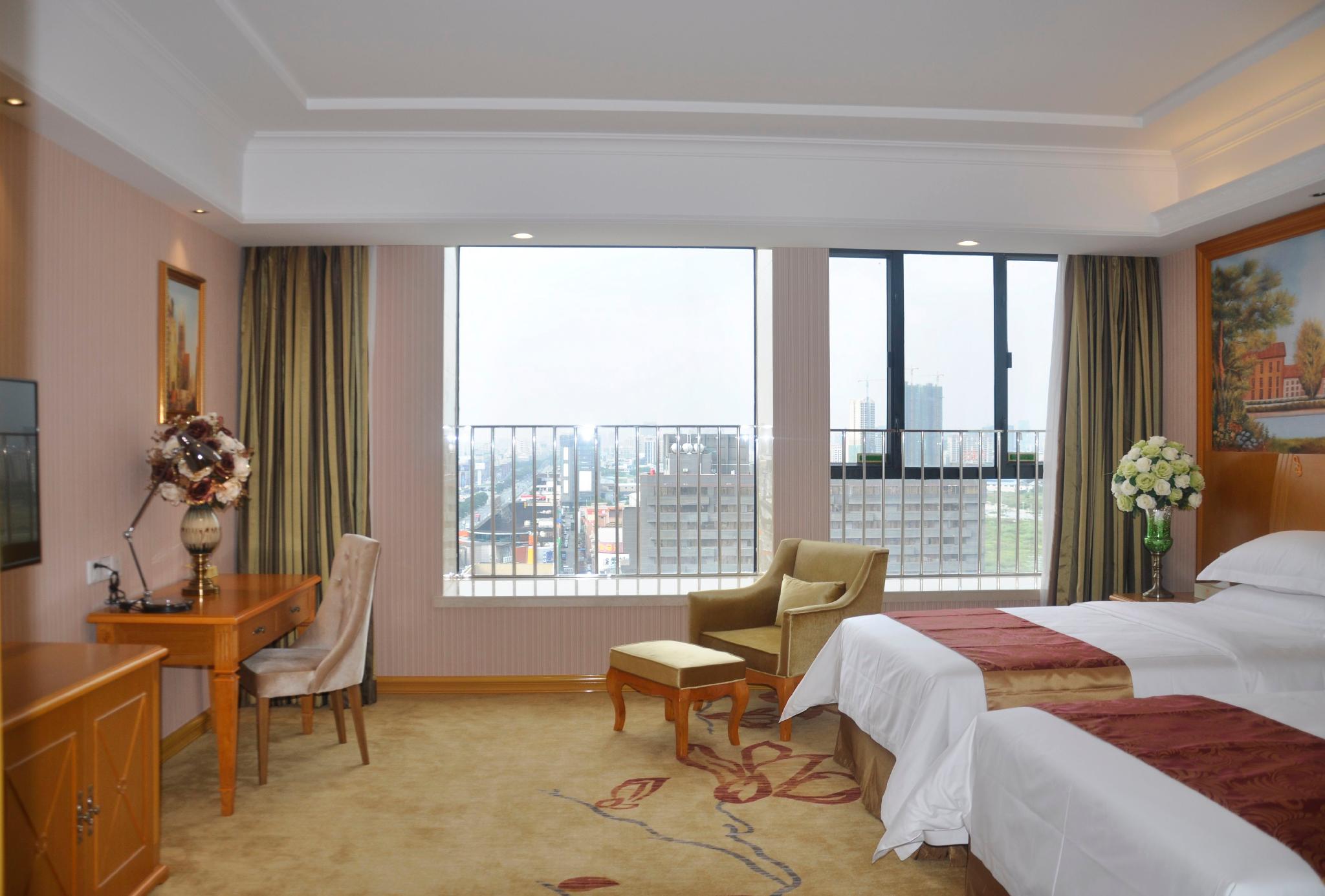 Vienna Hotel Lecong Furniture City Store 15/40