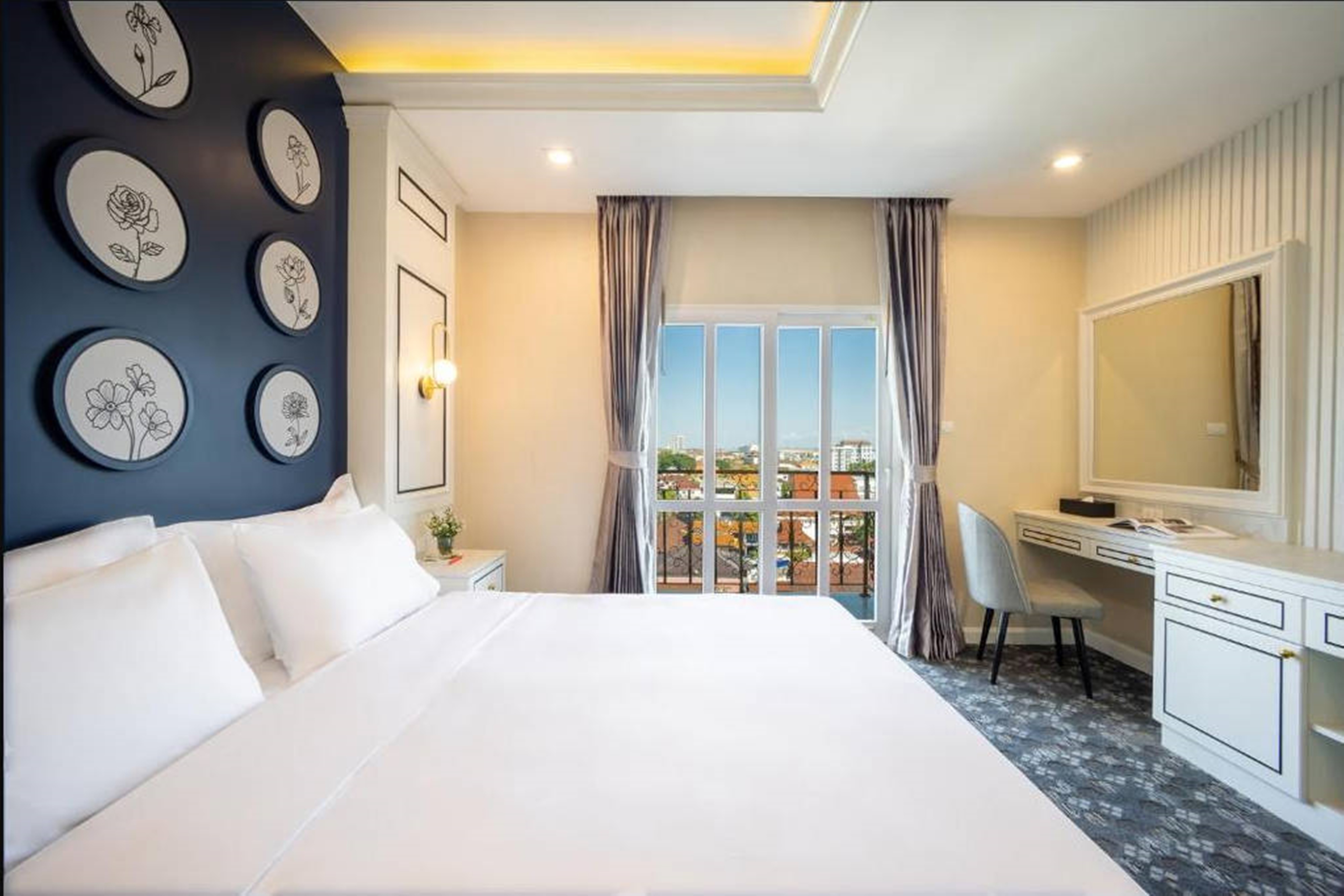 Superior, Double or Twin Bed, City View, Balcony