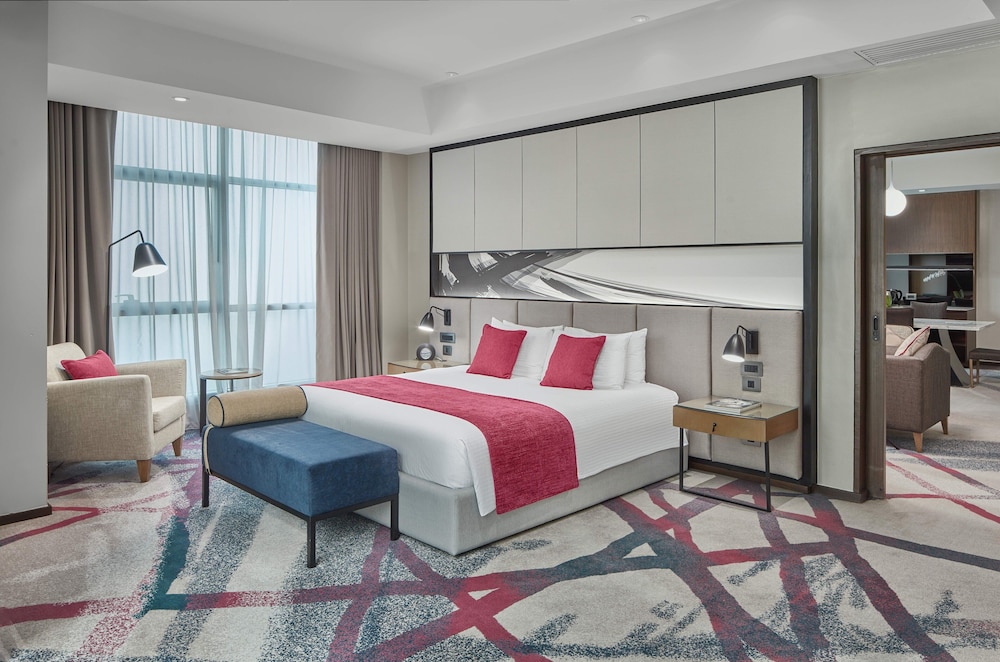 Crown, Suite, Single Bed