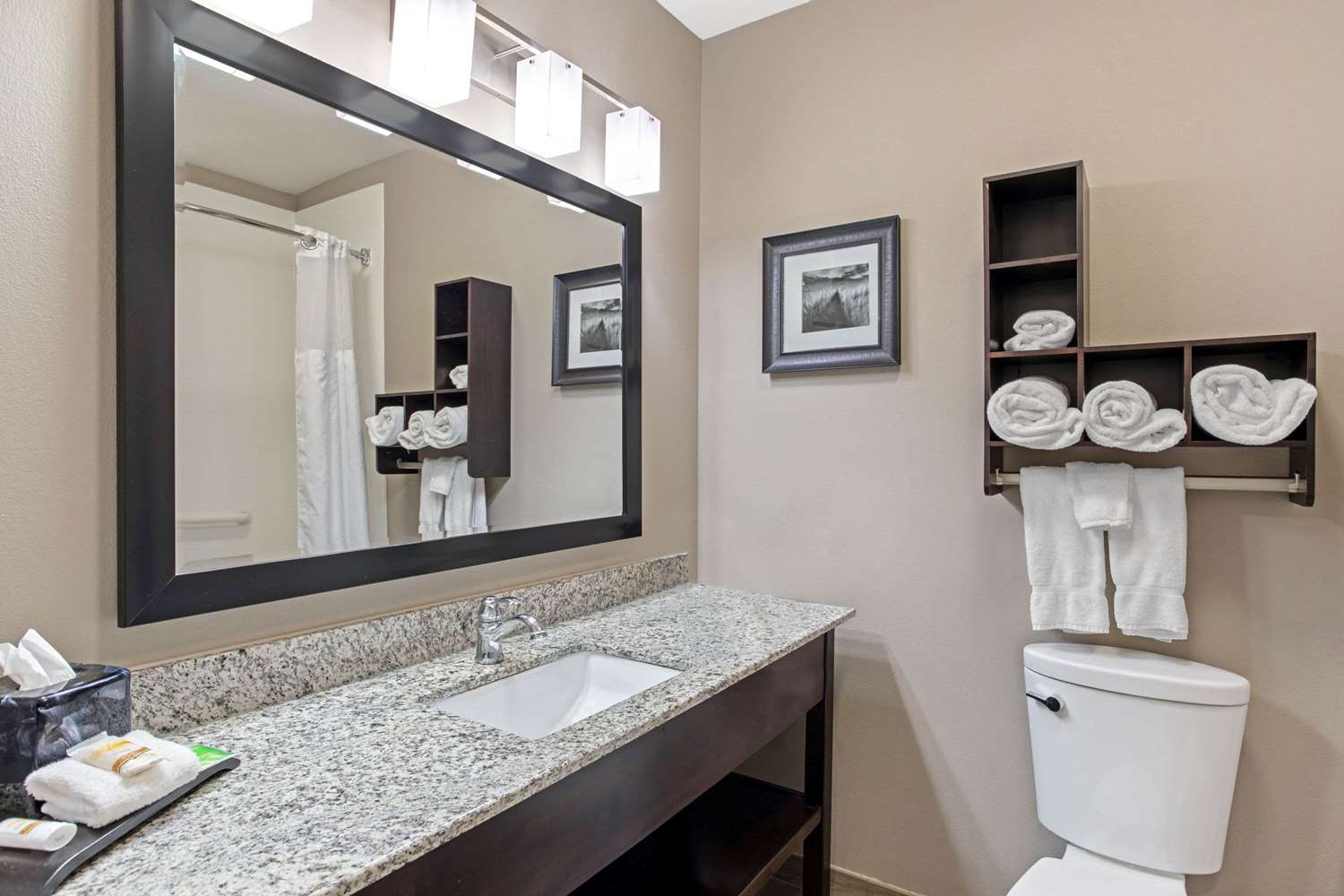La Quinta Inn Suites Paducah 55/58