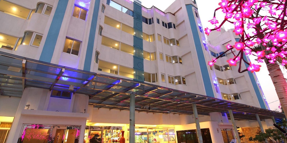 Clownfish Resort 4/64