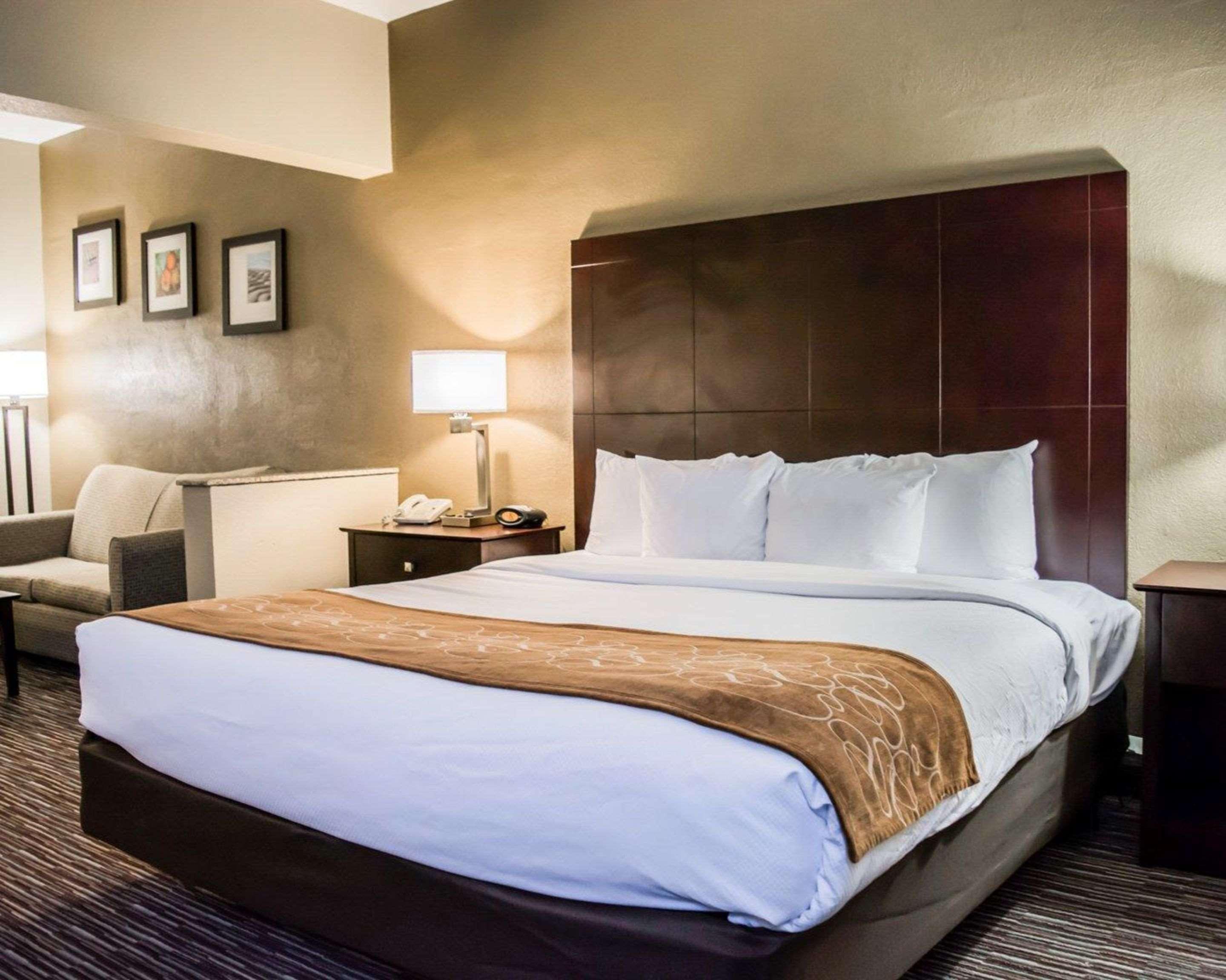 SUITE, KING BED