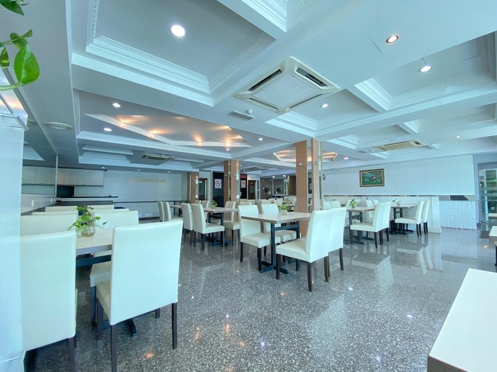 Desa Queenspark Hotel 53/77