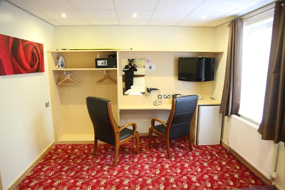 The Cambridge Hotel 25/40