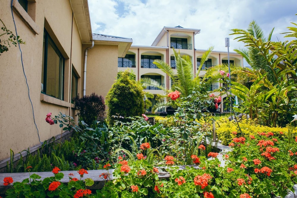 Gorillas Volcanoes Hotel 36/40
