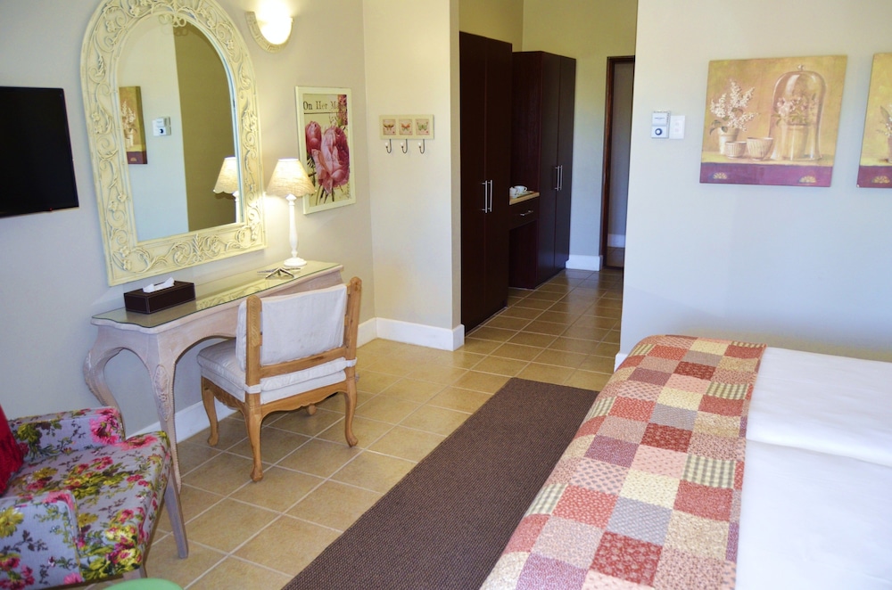 Mandyville Hotel 10/51