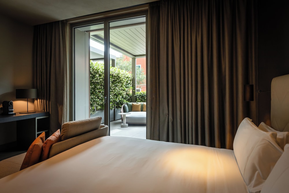 DELUXE, KING BED, TERRACE