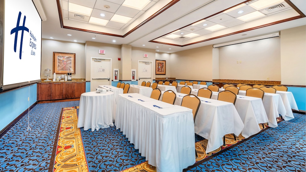 Holiday Inn Express and Suites Kendall 60/77