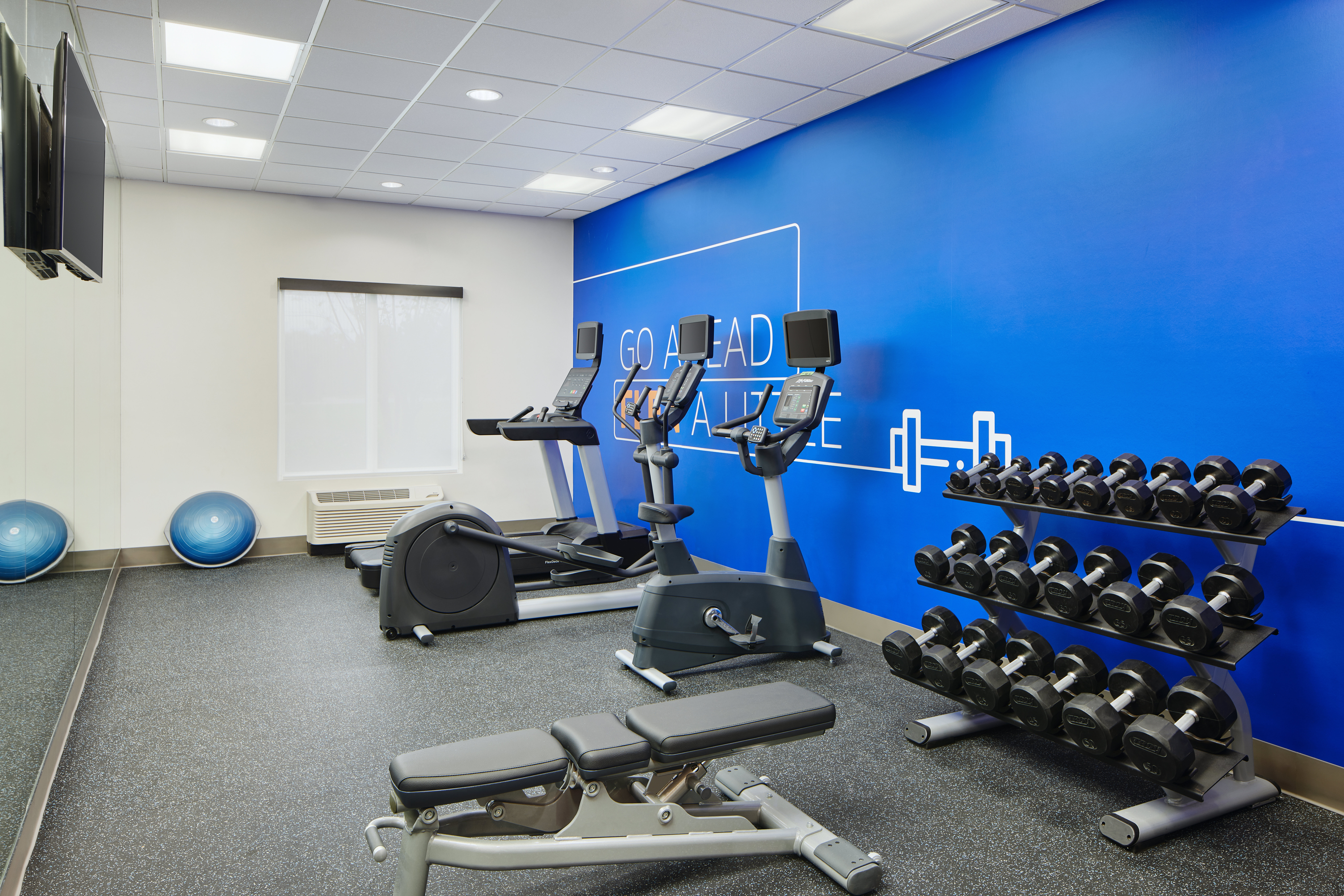 Holiday Inn Express and Suites Port St. Lucie West 25/50