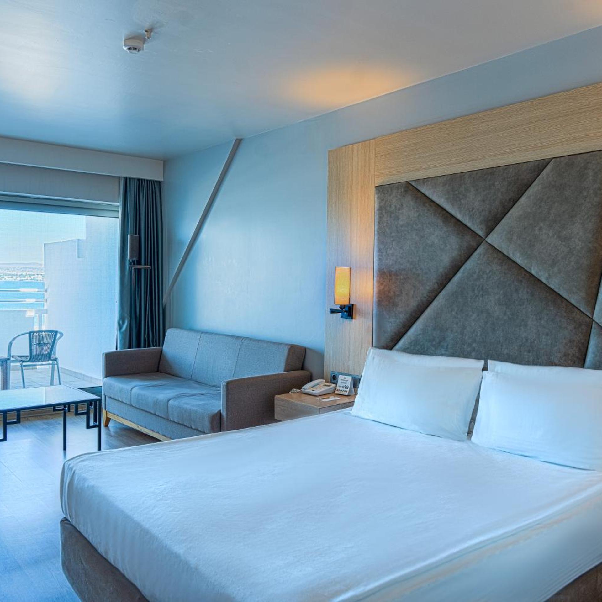 DELUXE, DOUBLE BED, SEA VIEW