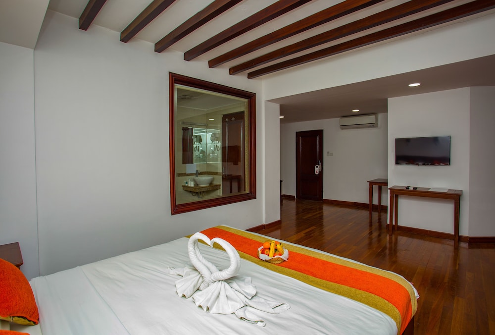 DELUXE, KING BED, MOUNTAIN VIEW