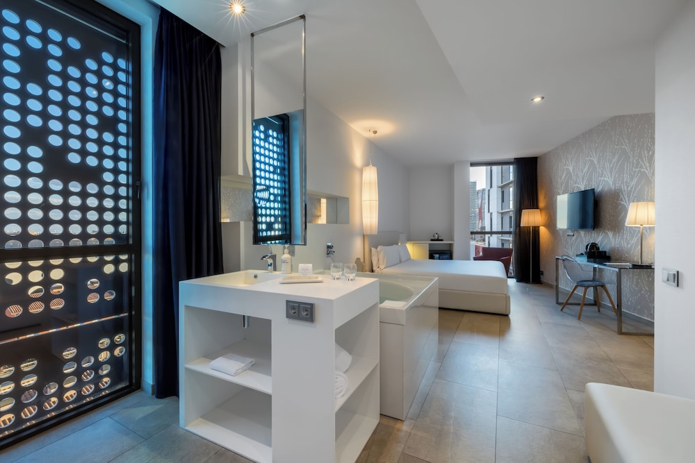 جناح بسرير كينج بجاكوزي، Sb Plaza Europa 8/10