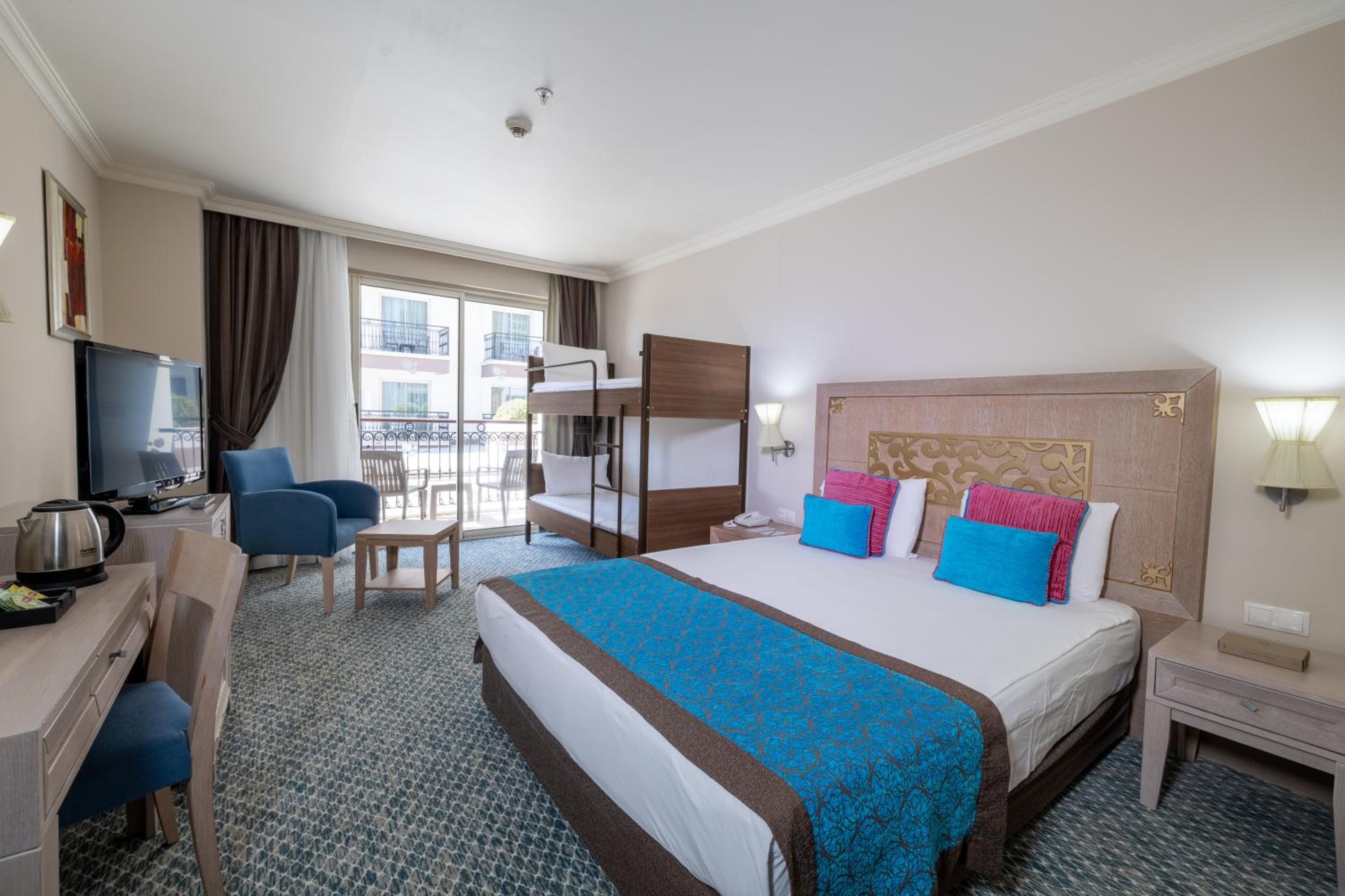 Room, Quadruple