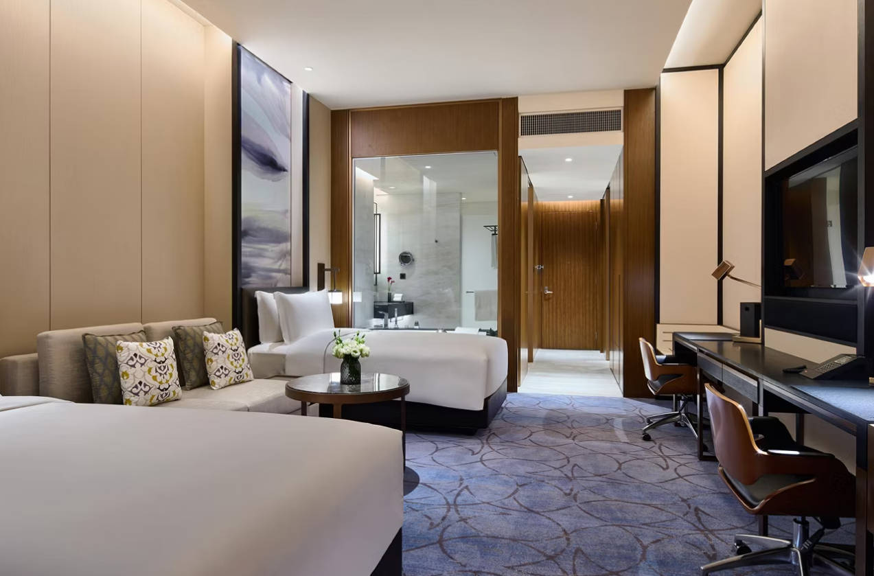 Classic, Twin Beds, Club Lounge Access, Smoking