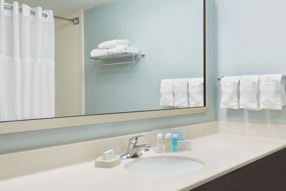 Hampton Inn Hartford Airport 10/44