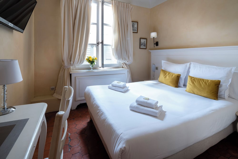 CLASSIC, DOUBLE BED, CITY VIEW
