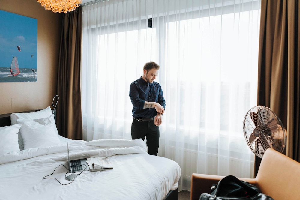 ROOM, DOUBLE BED