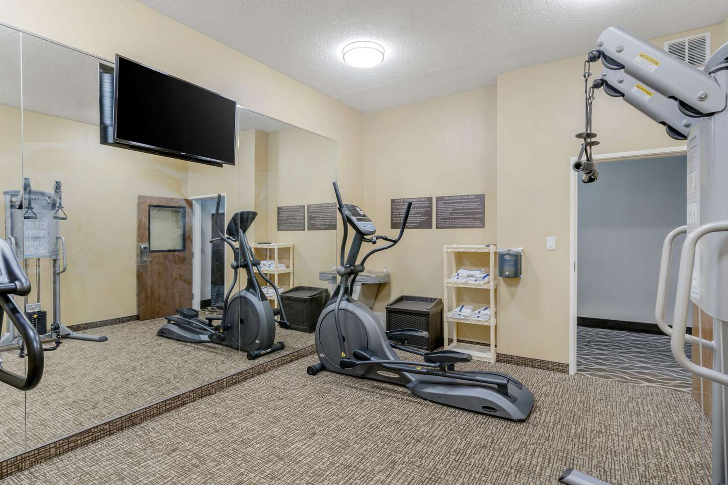 Comfort Inn & Suites La Grange - Louisville Area 16/24