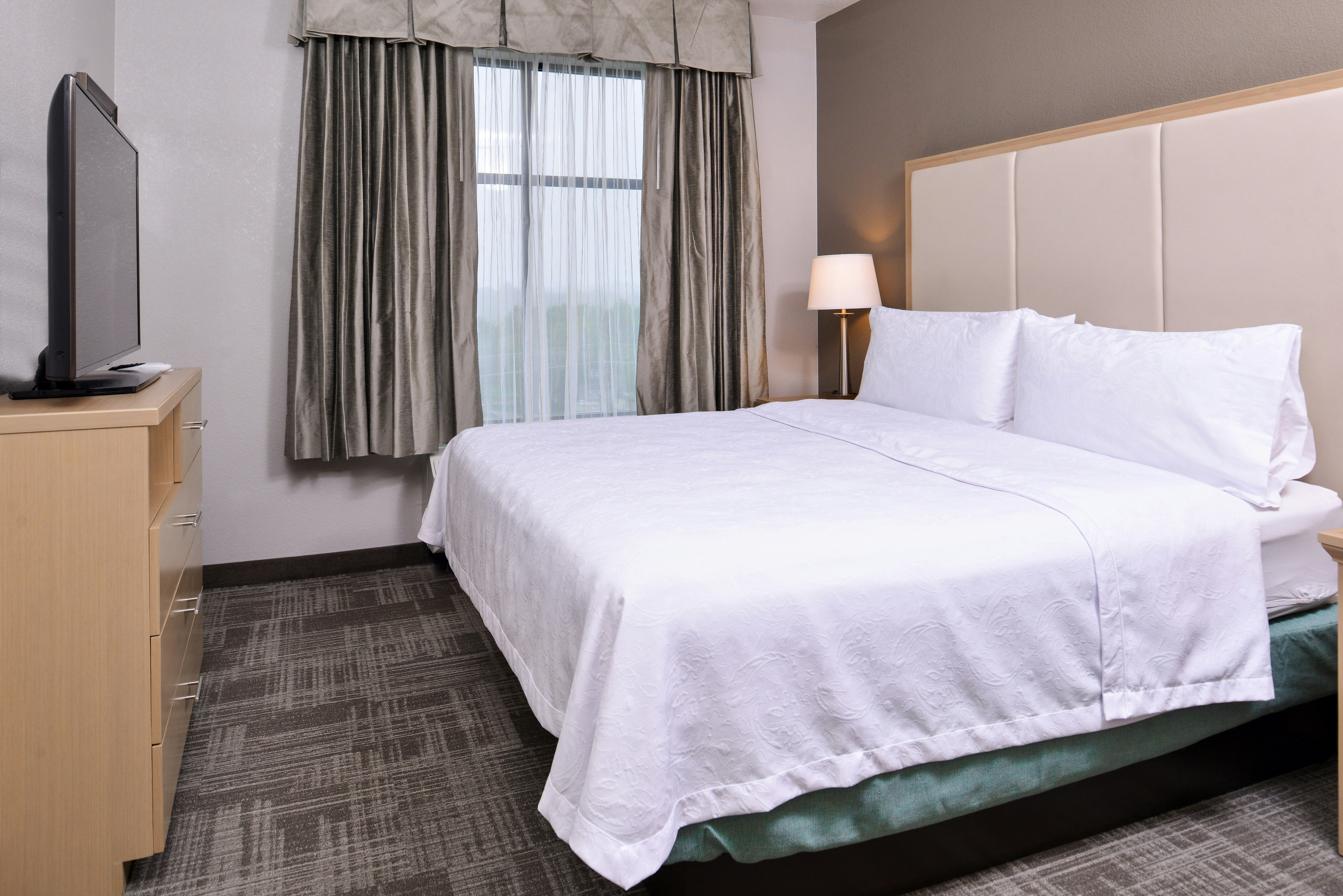 1 BEDROOM, SUITE, KING BED