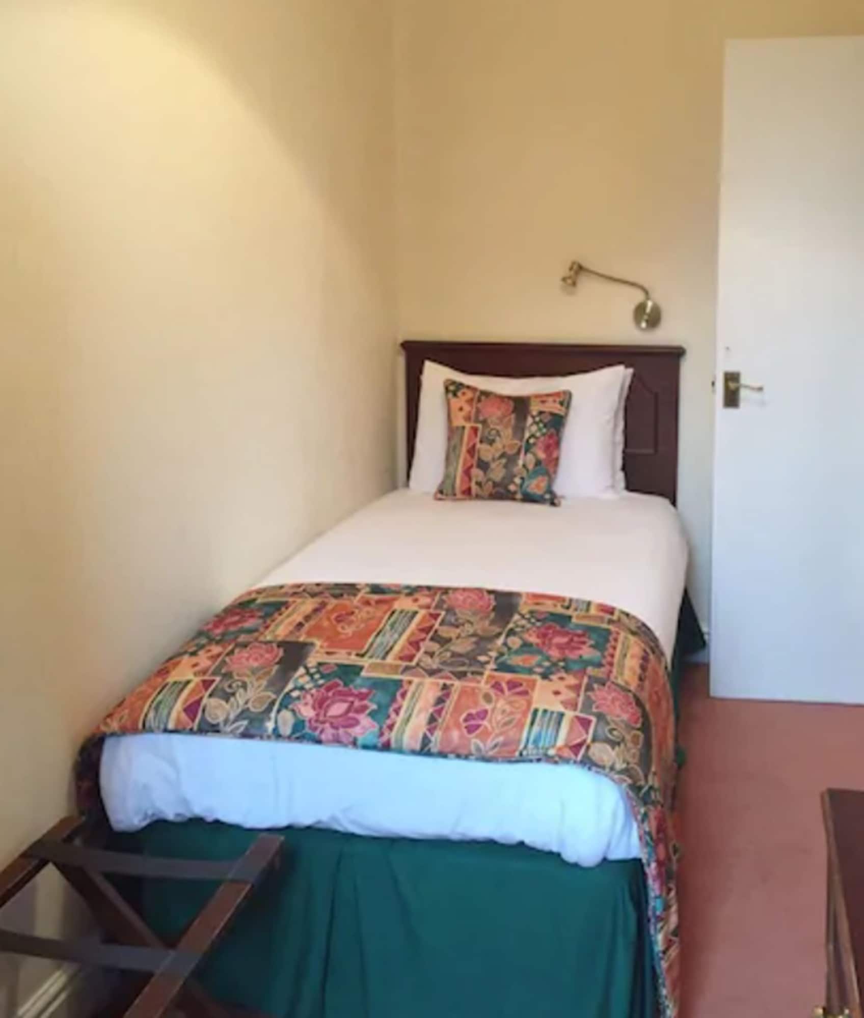 ROOM, SINGLE, SINGLE BED, LARGE