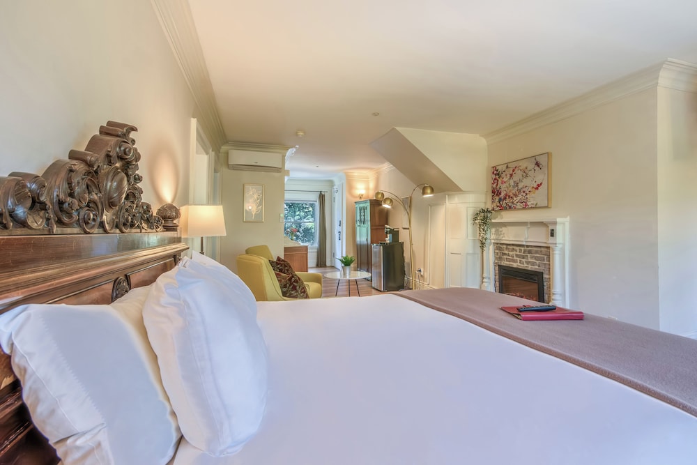 Cedar Gables Inn 25/68