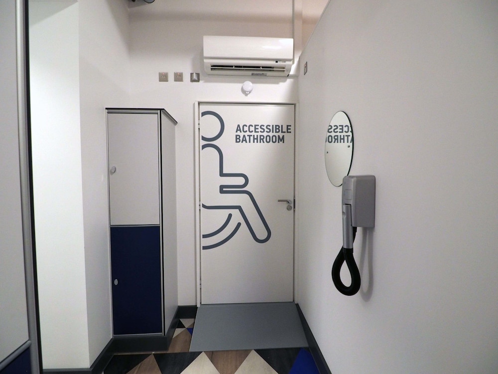 St Christophers Inn Village London Bridge Hostel Ex Hostel St Christophers Village 38/74