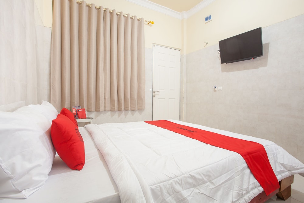 Reddoorz Sedati 18/23