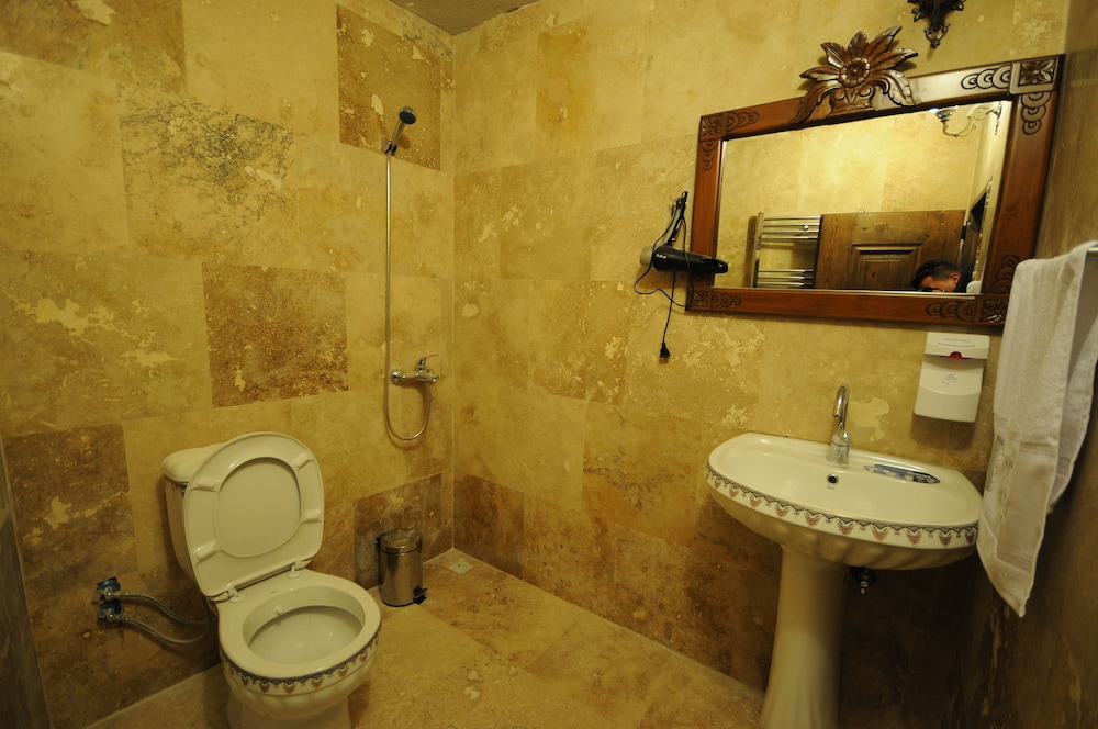 Kardesler Cave Hotel 43/48