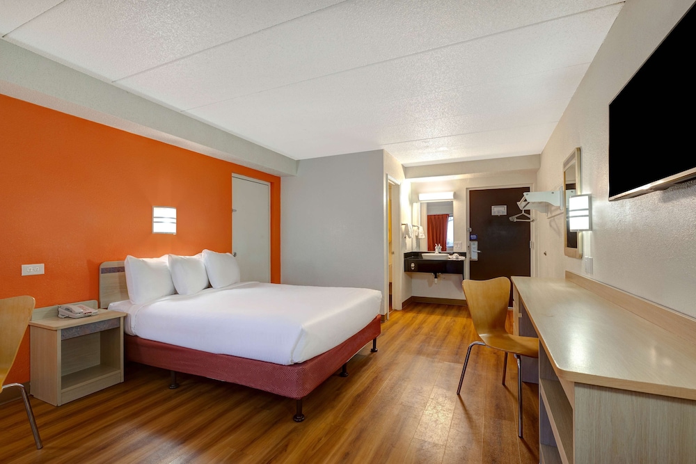 Motel6 Lakeville, MN - South - Lakeville 25/59