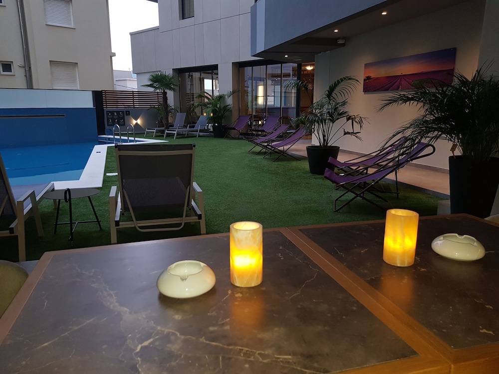 Hyperion City Hotel & Spa 64/70