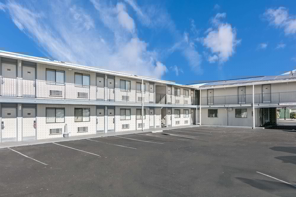 Super 8 by Wyndham Bishop CA 3/26