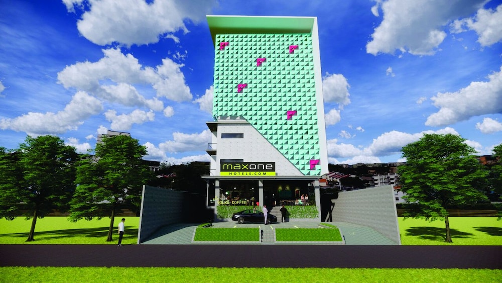 MaxOneHotels at Kota Harapan Indah Bekasi 4/32