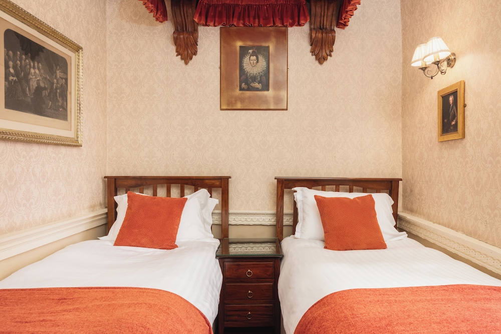CASTLE, TWIN BEDS