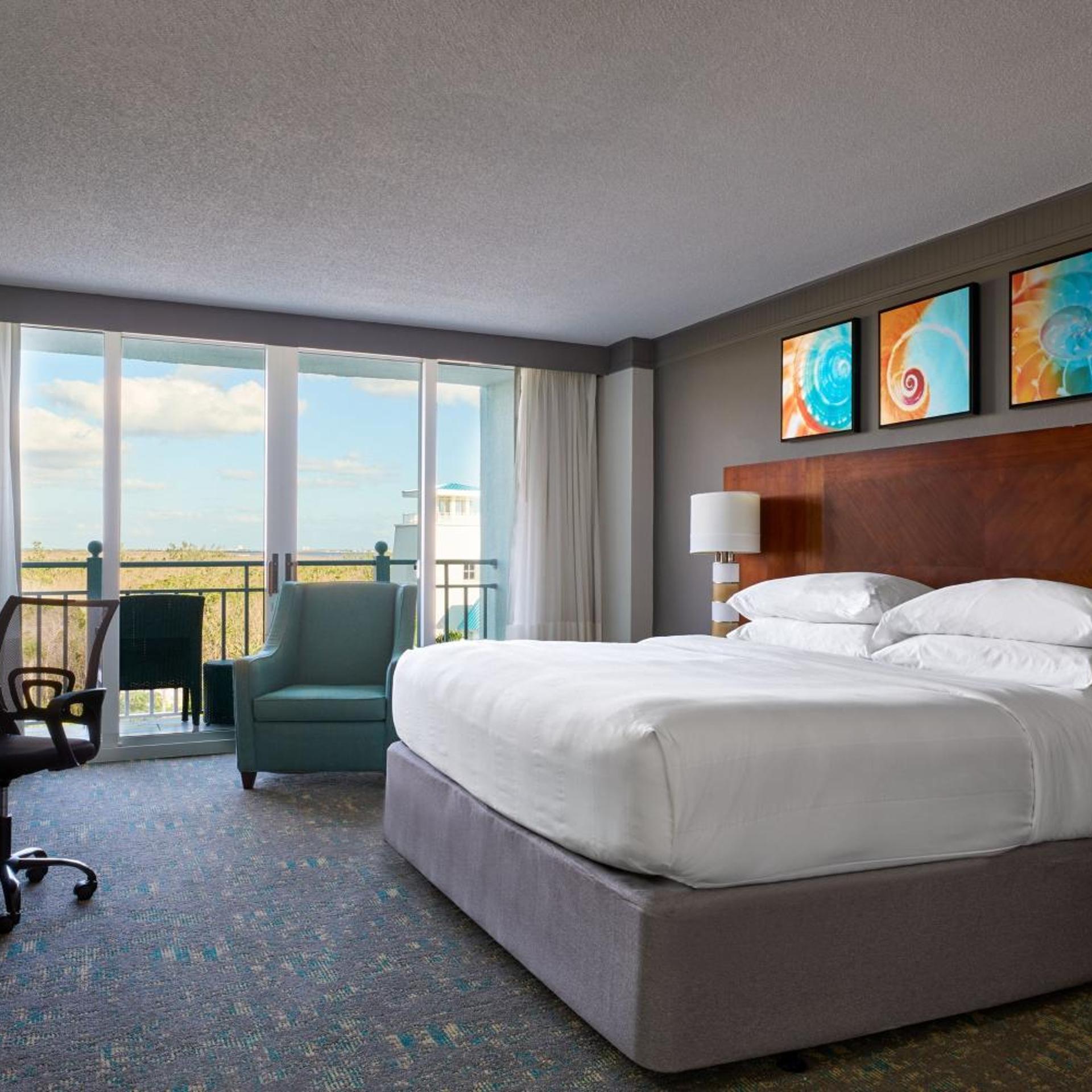 Room, King Bed, Resort View, Balcony, Main Tower, Accessible
