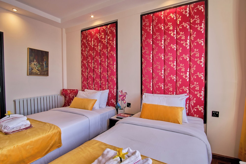 Bay, Petite, Twin Beds