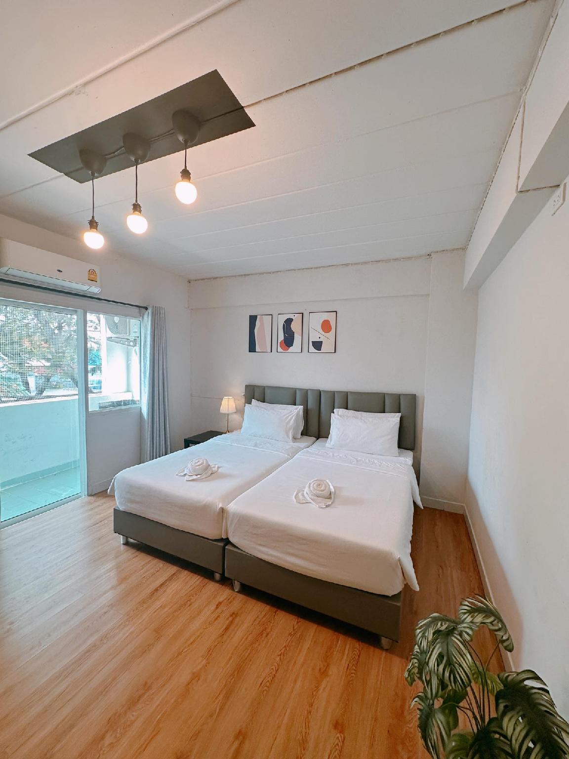 Room, Twin Beds