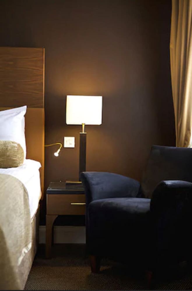 Parliament House Hotel 36/65