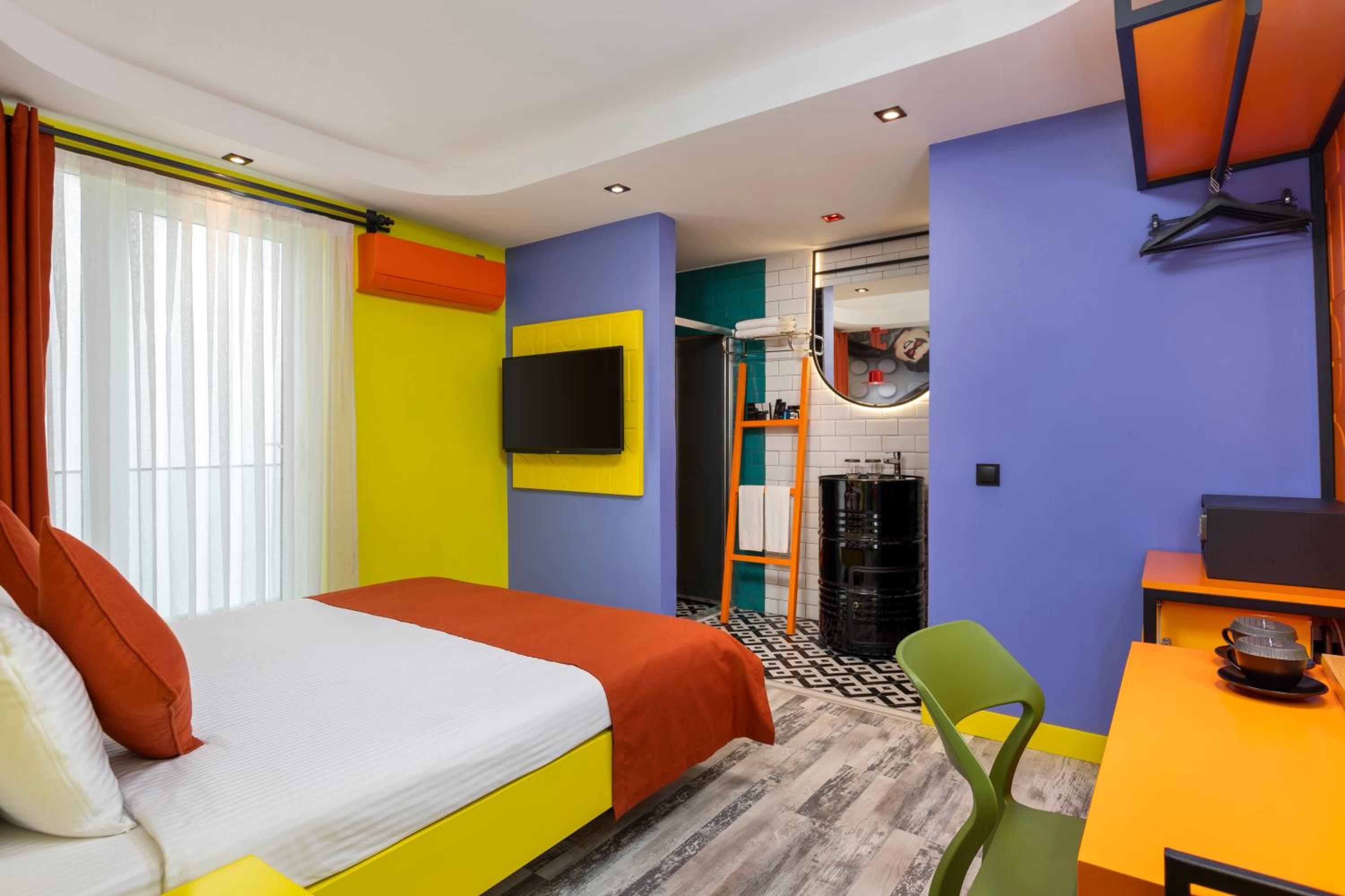 Deluxe, Double Bed, Lateral Side Sea View