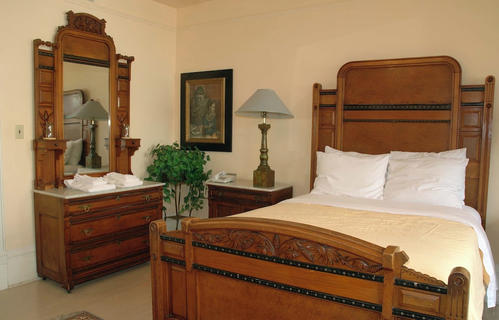 Chateau Tivoli Bed and Breakfast 19/50