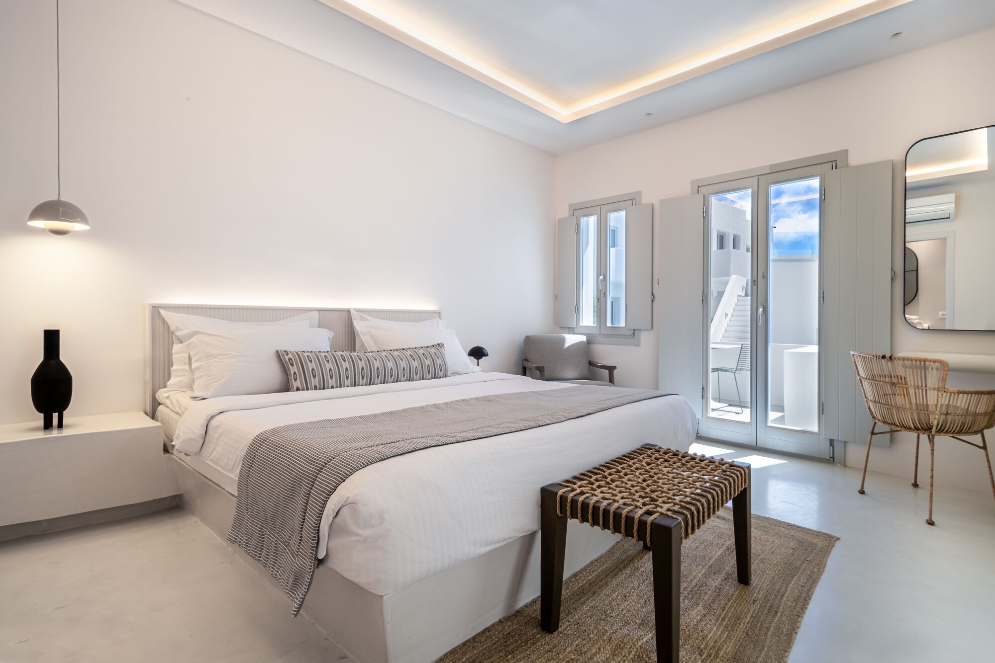 GRAND, SUITE, DOUBLE BED, CALDERA VIEW, INDOOR JETTED TUB