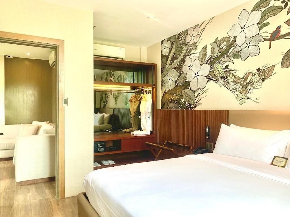 The Henry Hotel Roost Bacolod 27/93