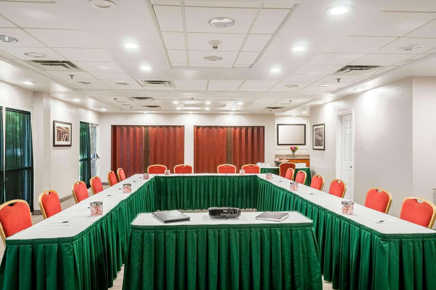 Country Inn and Suites By Radisson Cookeville TN 46/48
