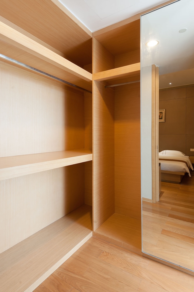 Yicheng Apartment Poly World Center 35/59