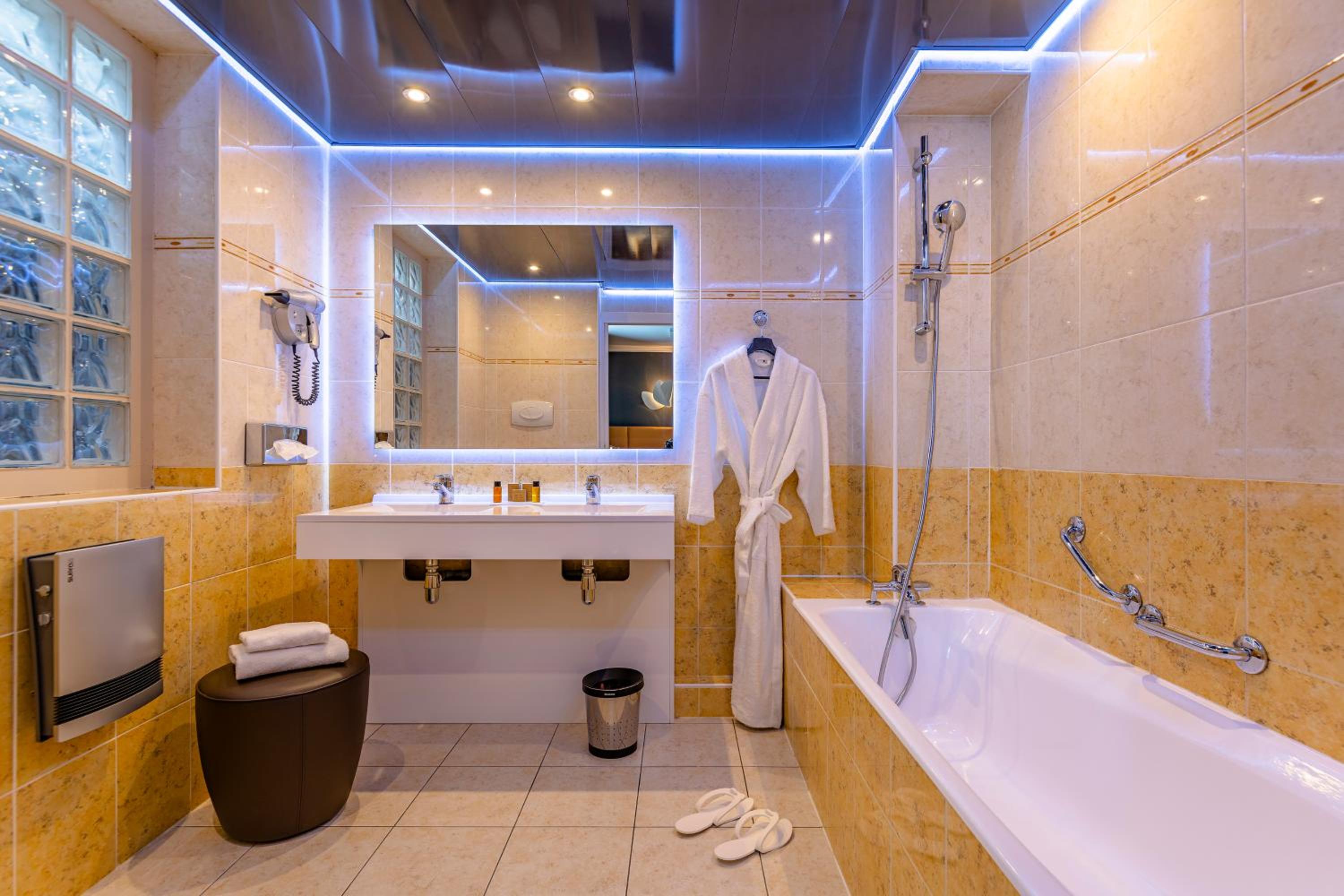 Junior Suite, Pool Access