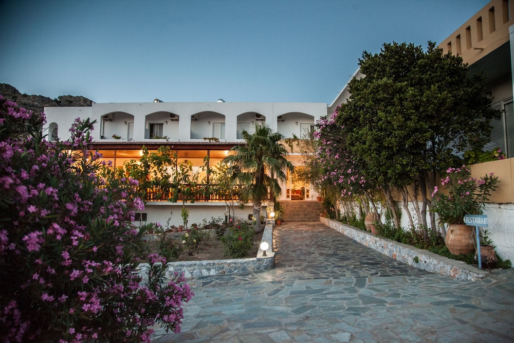 Ammoudi Hotel 40/45