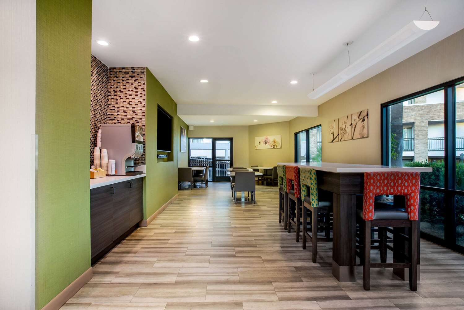 La Quinta Inn & Suites By Wyndham Pomona 35/52