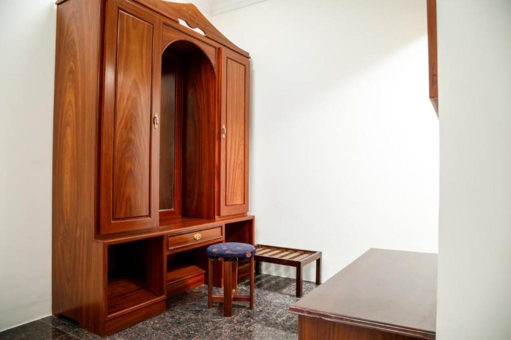 PAULSON PARK HOTEL 40/50