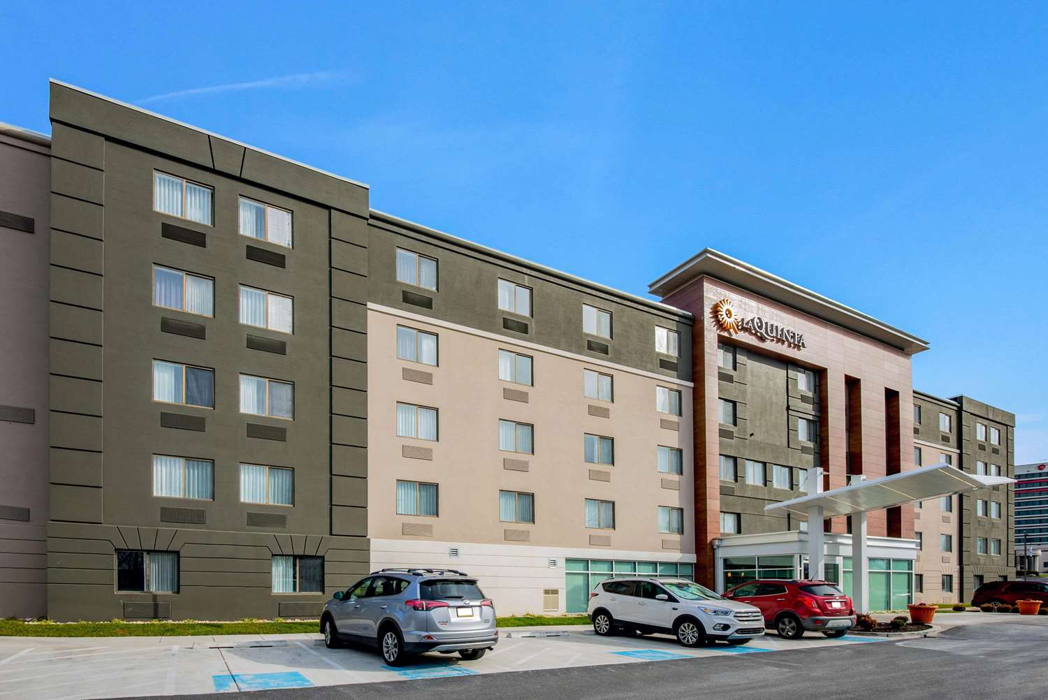 La Quinta Inn & Suites by Wyndham Baltimore BWI Airport 41/52