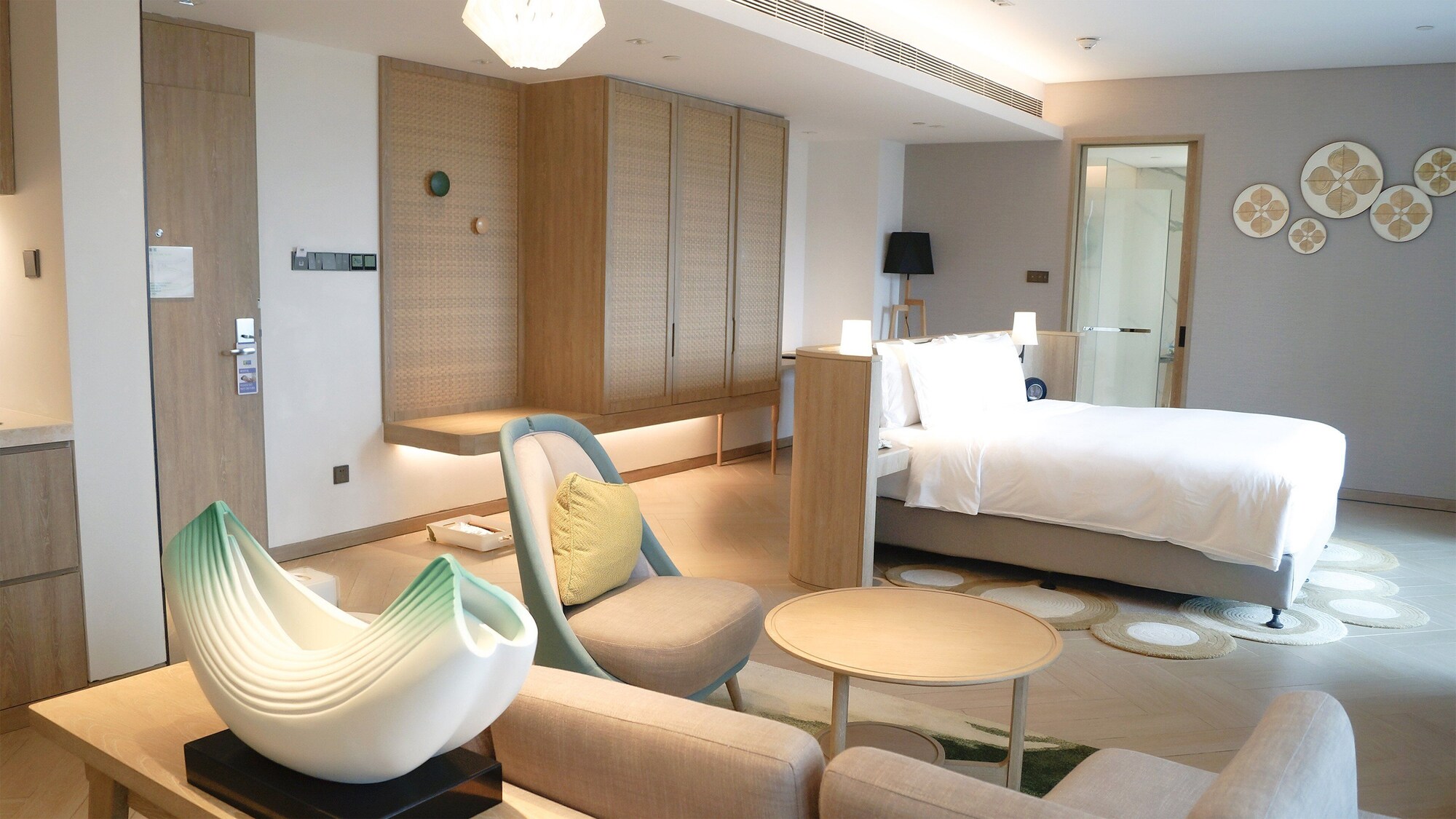 جناح بسرير كينج بغرفة نوم واحدة بمنطقة جلوس، Holiday Inn Resort Qionghai Guantang 3/5
